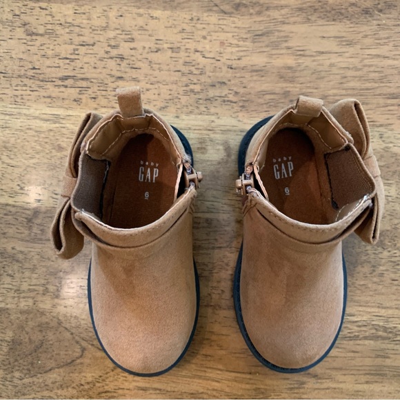 Gap Toddler Vegan Suede Bow Chelsea Boots; Size 6 - Picture 6 of 7